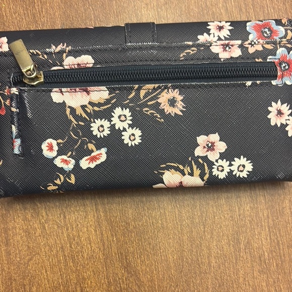 Black and Red Floral Wallets with Structured Design - Picture 6 of 6